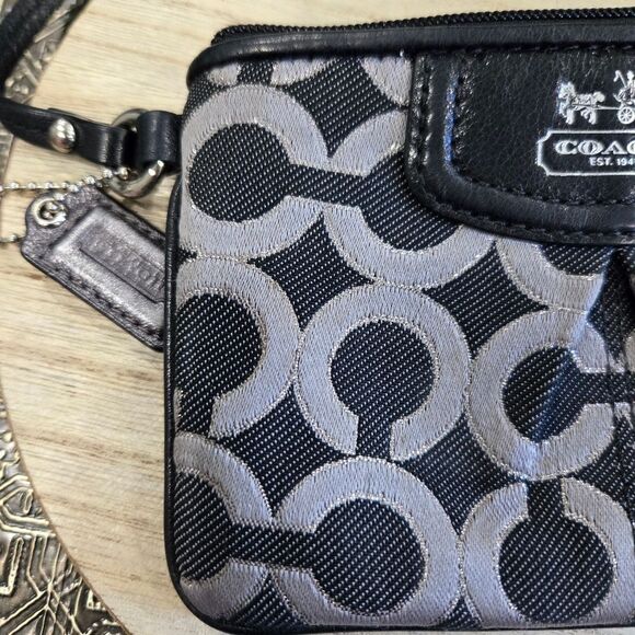🐢 Coach Signature Monogram Wristlet Like New - Picture 4 of 12